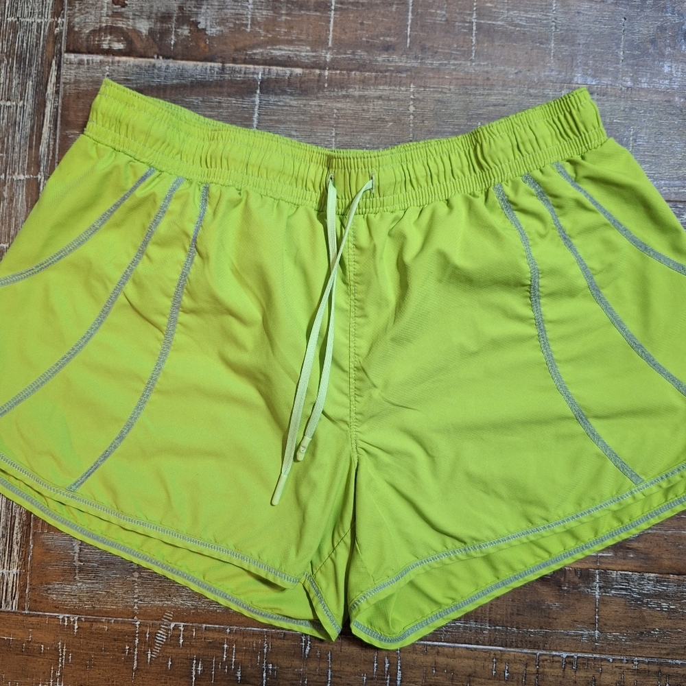 Athleta Athletic Running Shorts Womens Small Green Back Pocket 100% Polyester